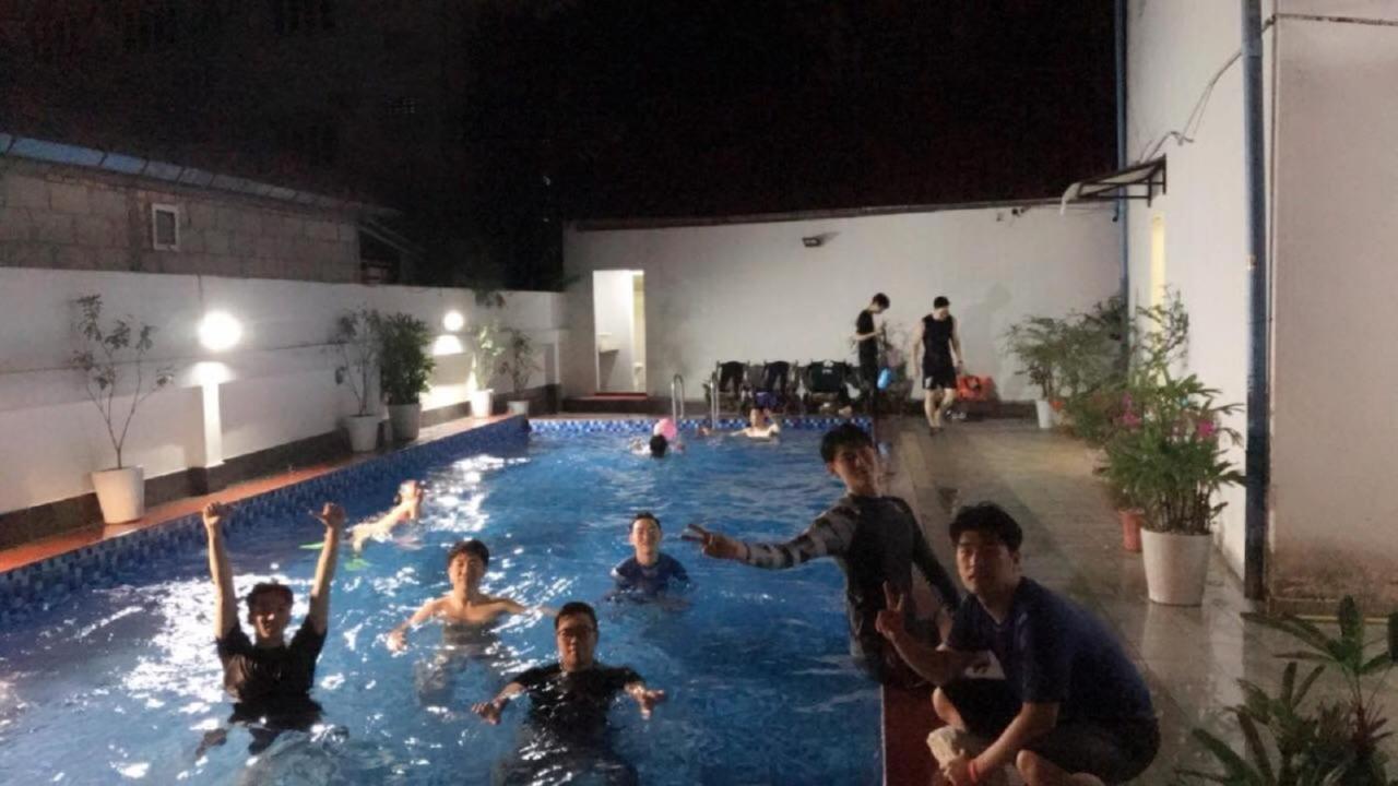 万荣中央公园酒店 外观 照片